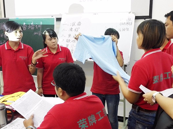 WePoker德州员工培训现场